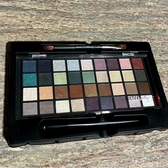 Ulta Beauty Neutral Multi-Colored Eyeshadow Palette – 36 Shades - Picture 10 of 10